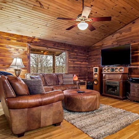Fly Away Cabin- Modern, Serene, And Convenient Compton ภายนอก รูปภาพ