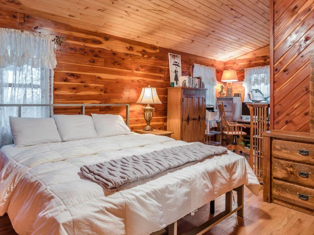 Fly Away Cabin- Modern, Serene, And Convenient Compton ภายนอก รูปภาพ