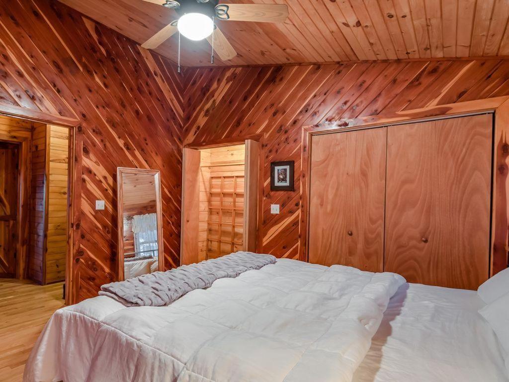 Fly Away Cabin- Modern, Serene, And Convenient Compton ภายนอก รูปภาพ