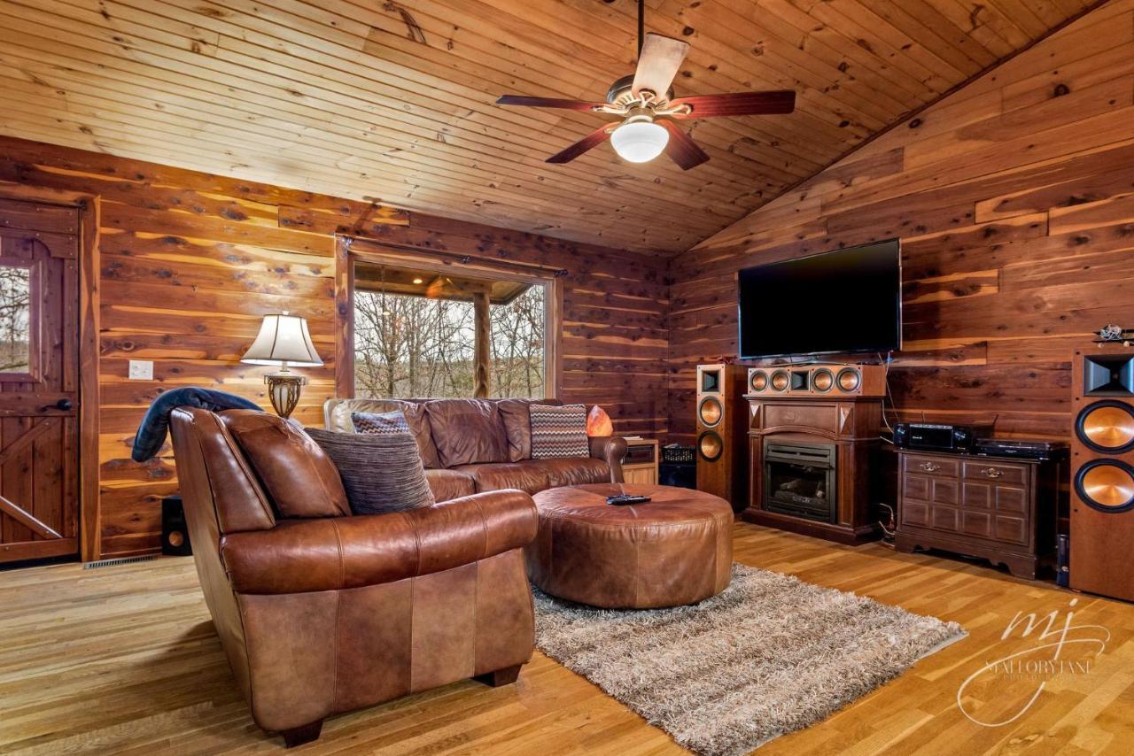 Fly Away Cabin- Modern, Serene, And Convenient Compton ภายนอก รูปภาพ
